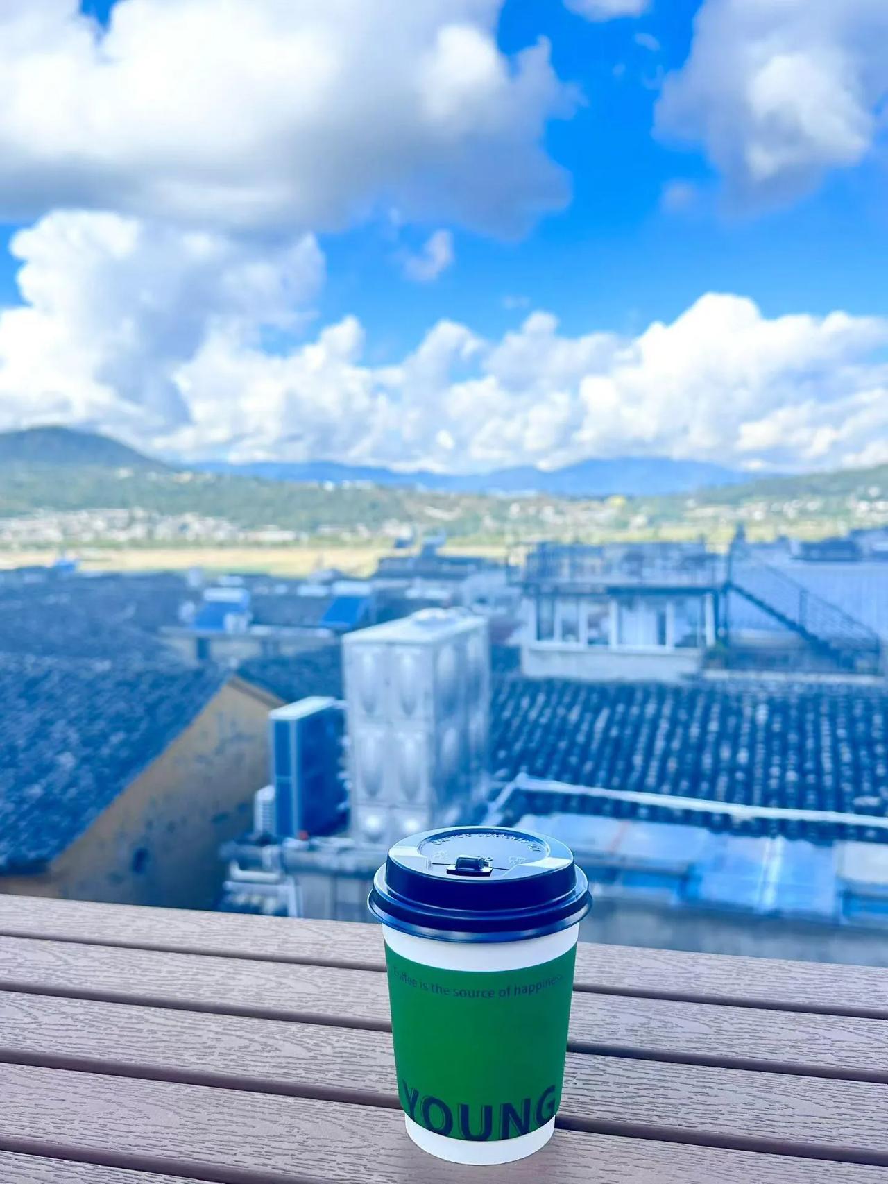 嫁不出去的，都是条件好的女人，没啥现实问题要解决，对男人要求就会高。条件不好的女