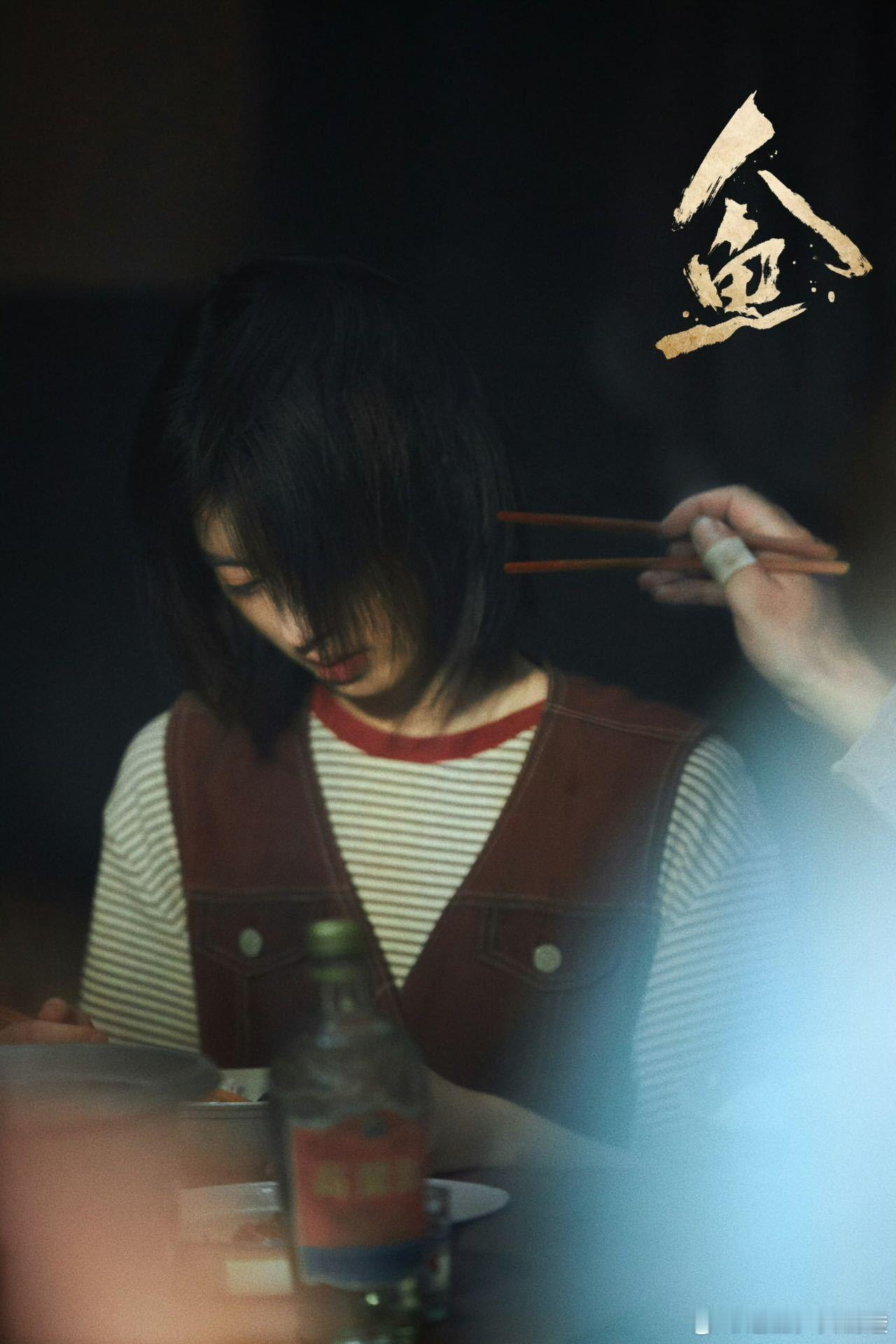 黄杨钿甜女主剧人鱼开播挺佩服黄杨钿甜的，05 后小花愿意抛开颜值包袱，演这么狼狈