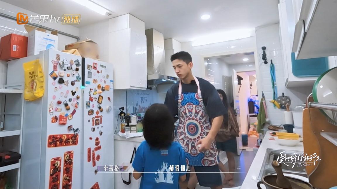 对比差距真大
说起李嘉格的两段感情，她父母说：“之前去找李嘉格会有顾虑，心里会想