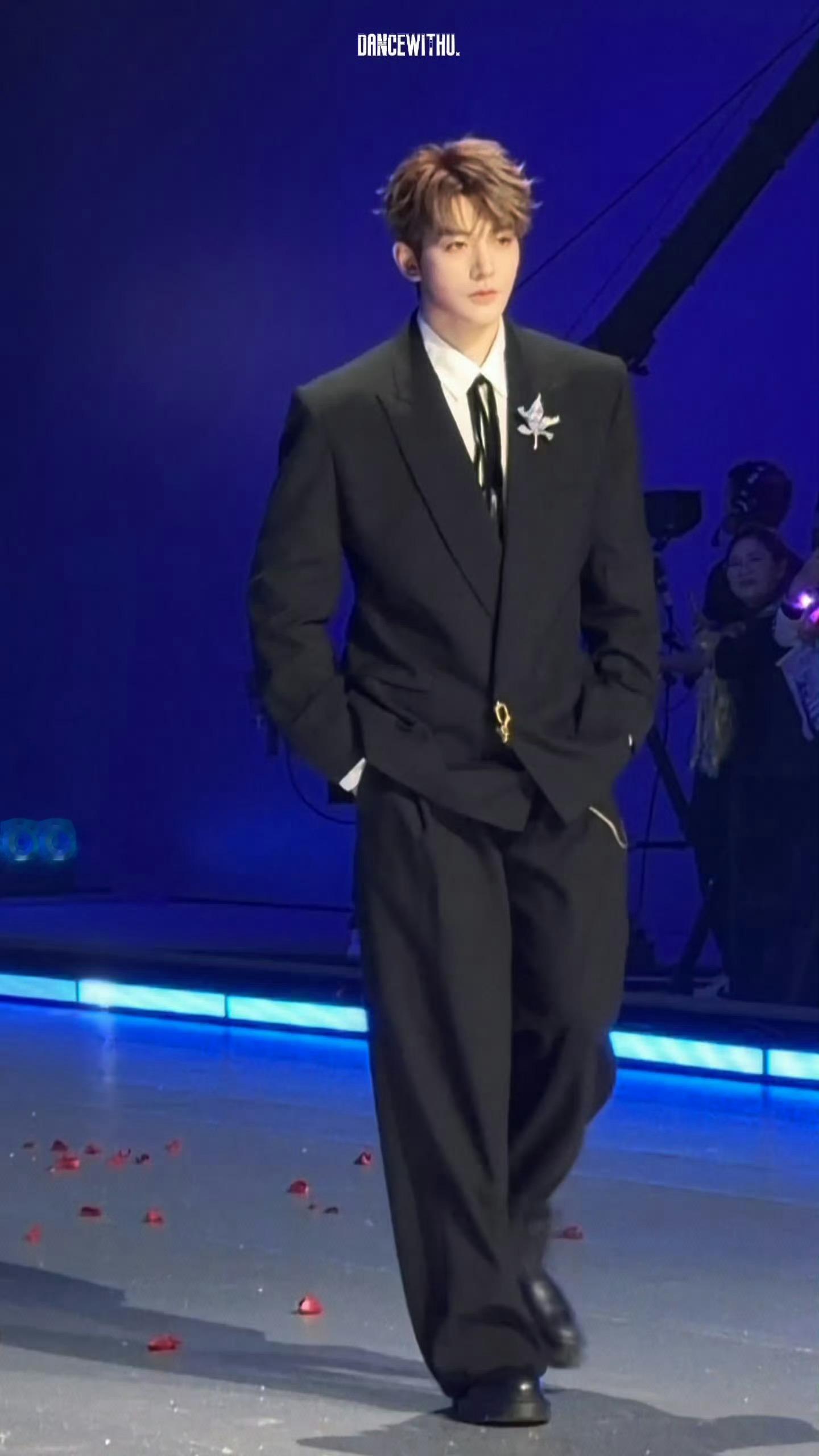 邓为内娱现役法拉利 邓为这“行走的荷尔蒙”太绝了！像法拉利般兼具速度感与高级感，