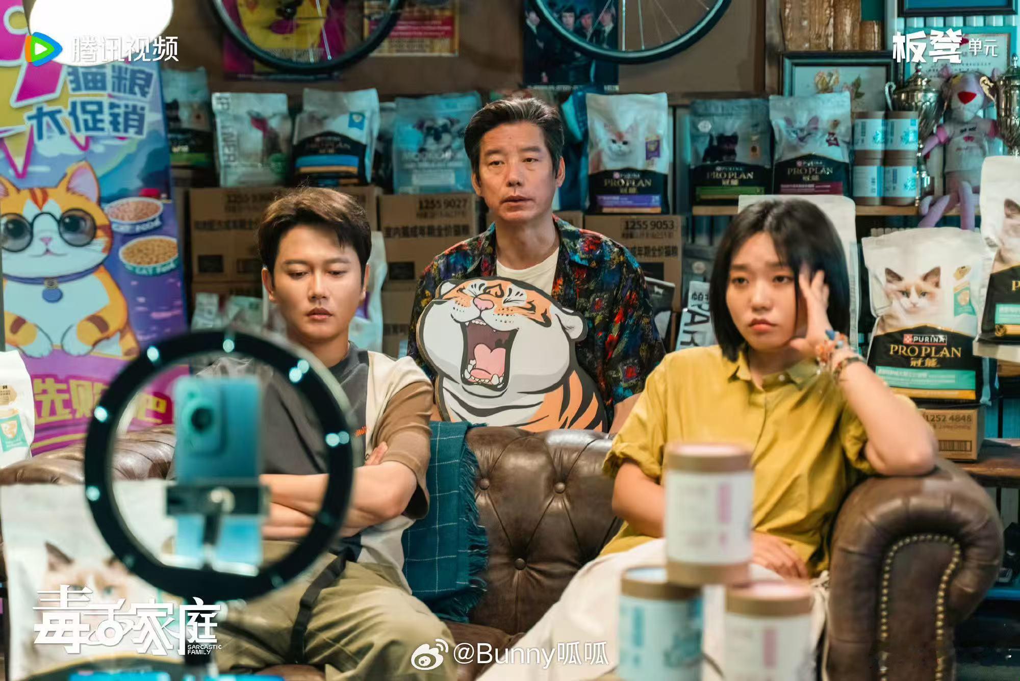 李雪琴摇人为毒舌家庭打call 李雪琴的评论区简直热闹非凡，每个人都在为“毒舌家