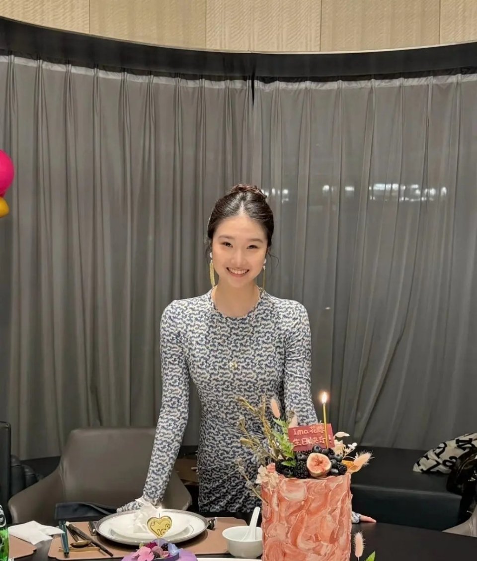 还是第一次见到文章马伊琍的女儿，很有气质的一女孩 ​​​