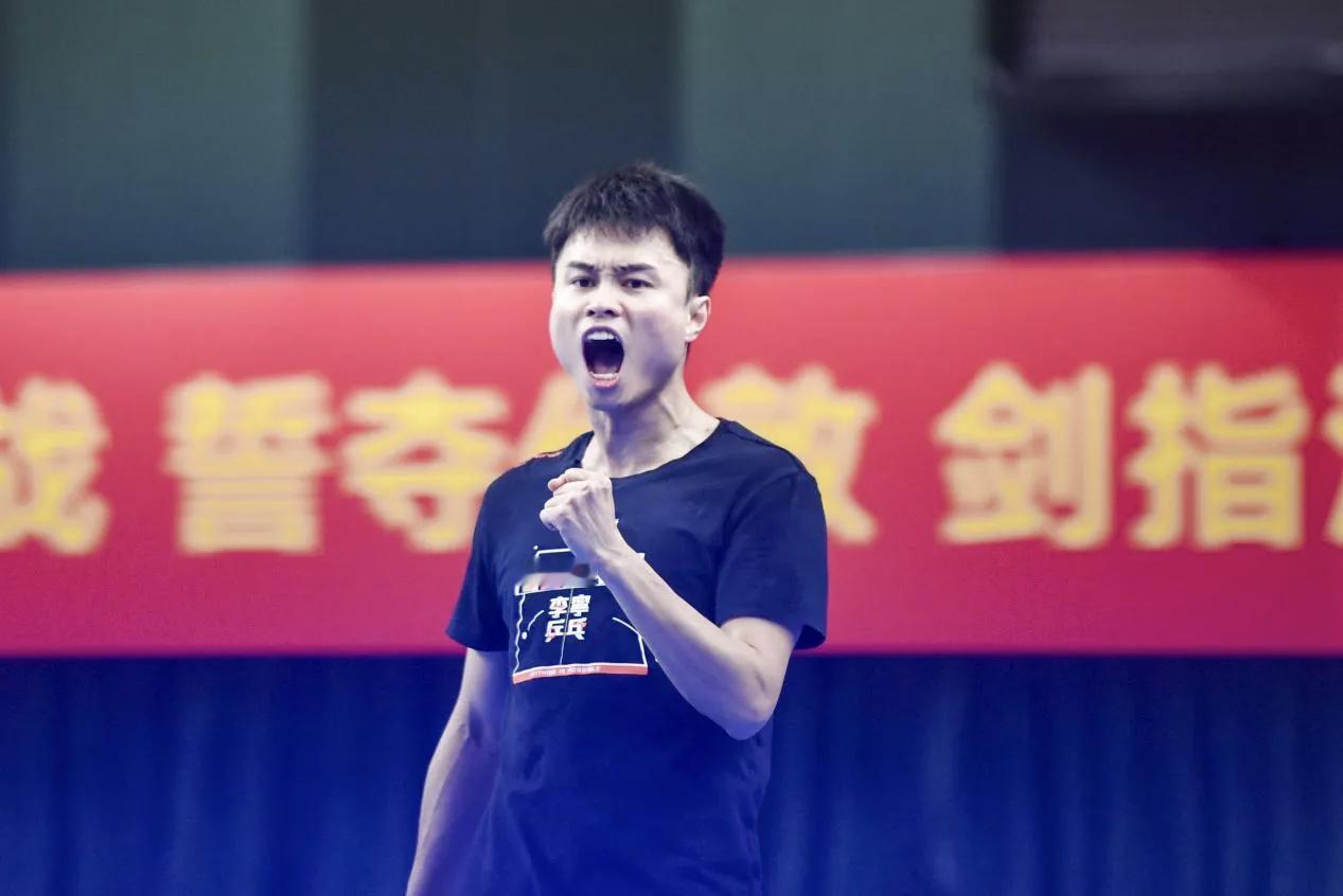 恭喜周启豪队内选拔赛胜出，获伦敦世乒赛参赛资格，终于不是徐瑛彬了[捂脸]
   