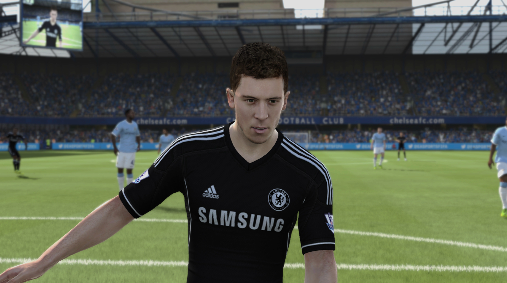 PS5的《FIFA14》装上DLSS5效果对比。easportsfcFIFA14