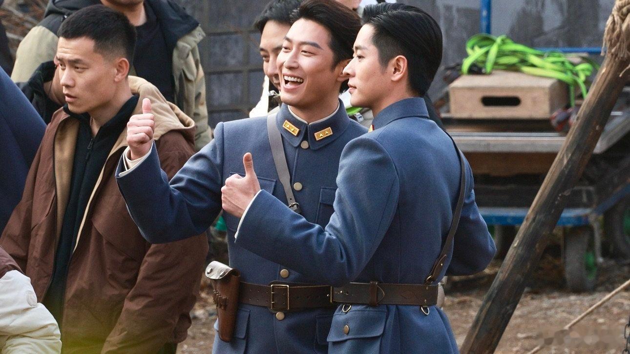 窦骁客串丞磊新剧丞磊窦骁玉簟秋军装同框 客串都这么惊艳，正片我已经等不及了！ 