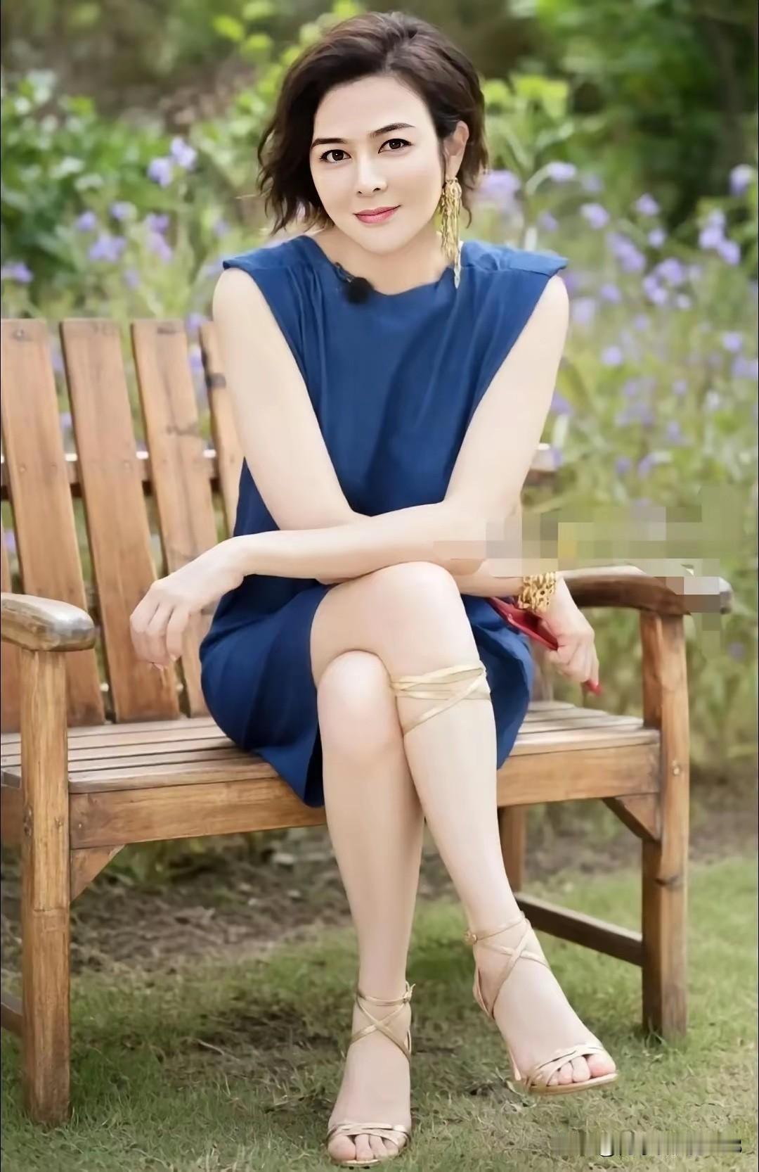 她不愧是香江第一美人，自然的天生丽质的美，60、70年代的人都记得她，她的影视作