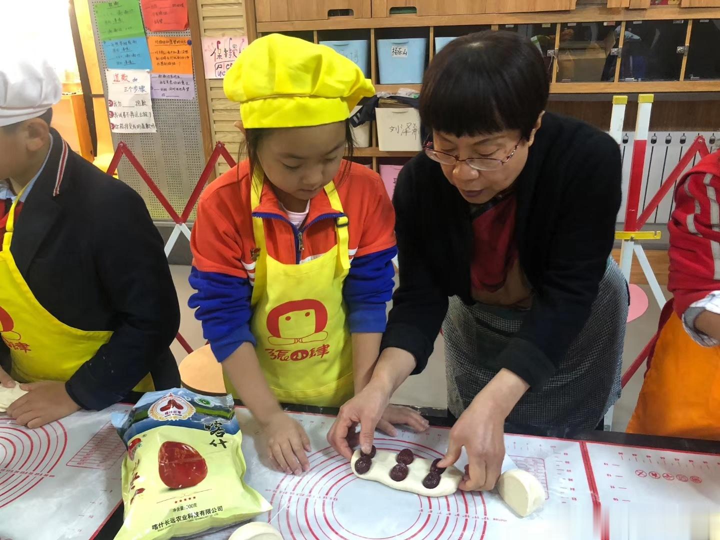 #小学生劳动课做饭出锅就被抢光了#因为是他们自己动手做的，在家没有尝试过，自己做