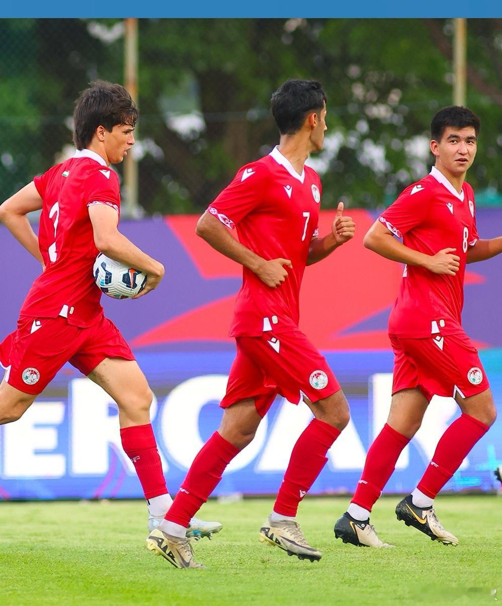 重场出击 欧冠杯005:巴萨🆚拜仁数据方面，巴萨在最近10场比赛中进攻火力强劲