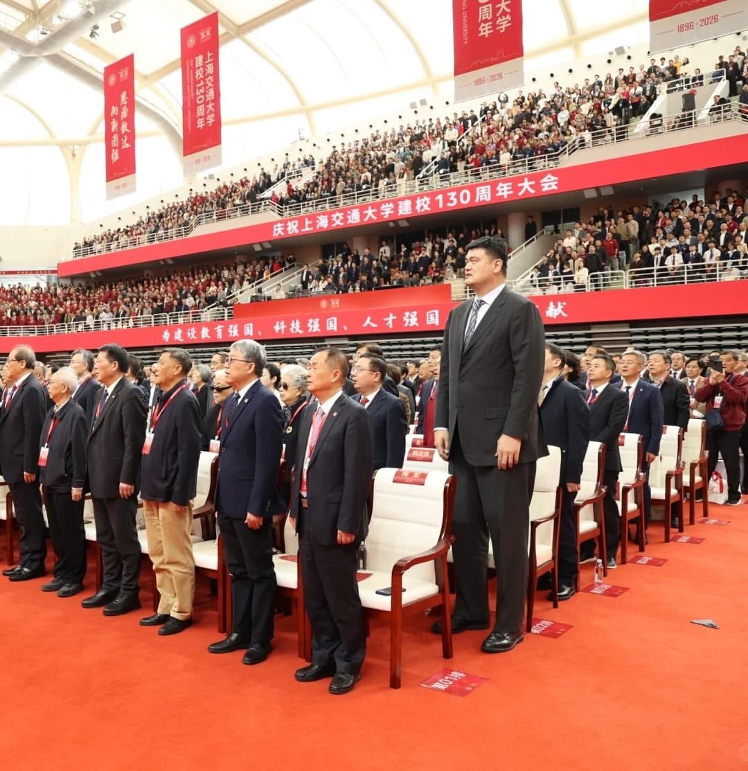 最高的毕业生，近期姚明回到上海交大参加建校130周年大会。现在cba 里有不少队