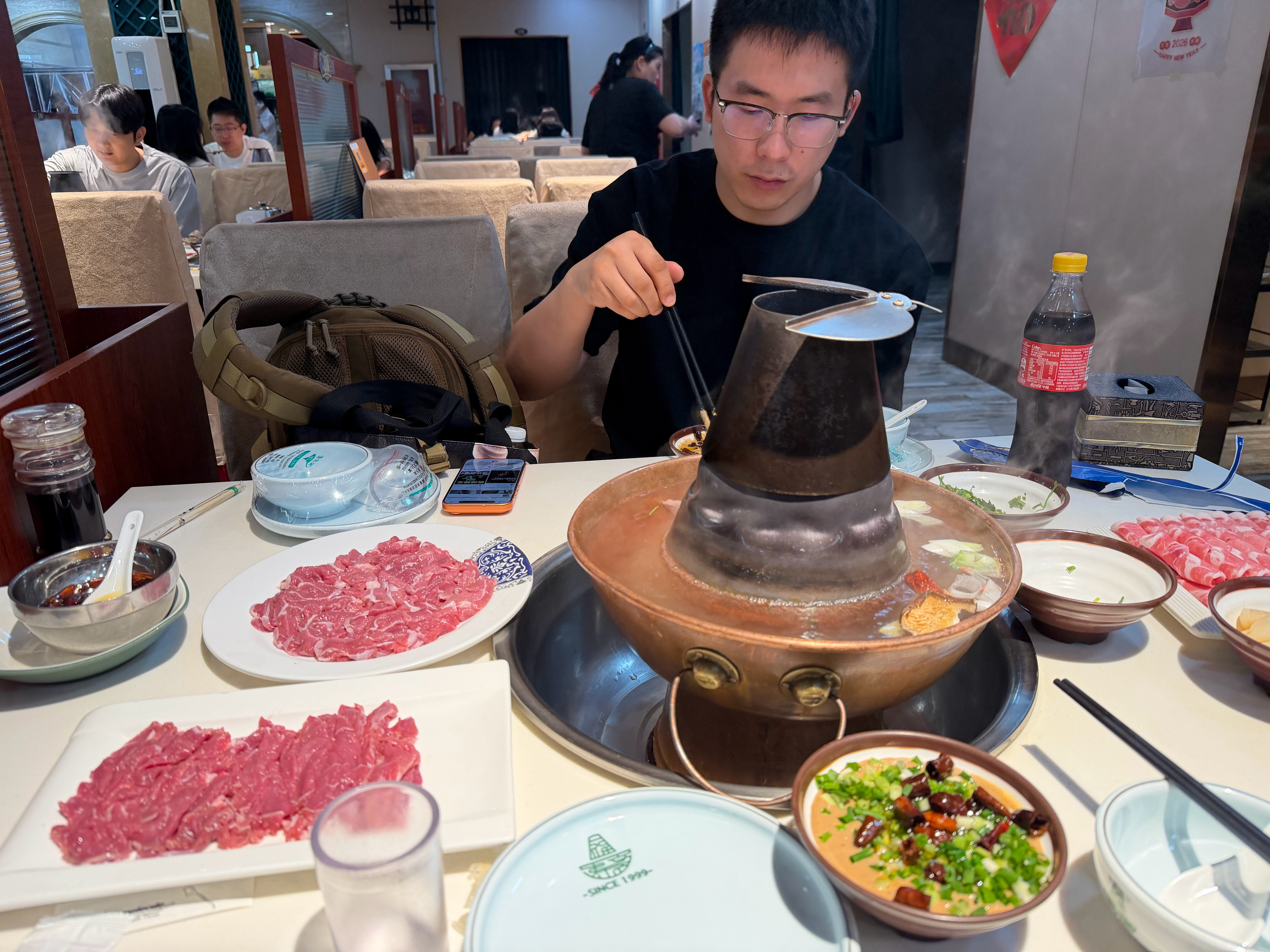 说明天又要去苦寒之地一起来吃点涮羊肉我和他每次来北京都是吃福寿斋上次一起吃完出发