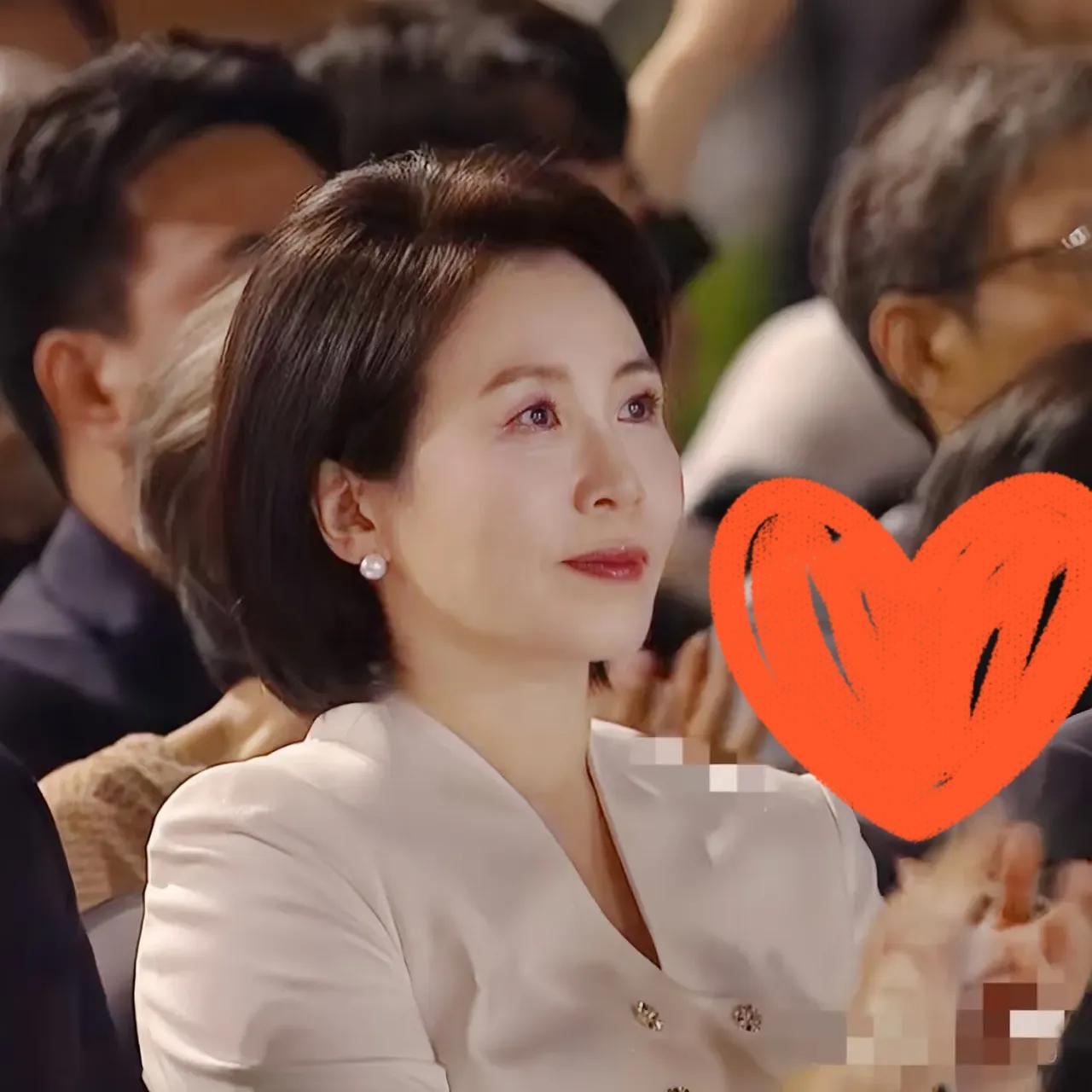 明眼人都看得出
李在明对金惠景绝对真爱。
不是因为他很有原则，而是因为他很爱他的