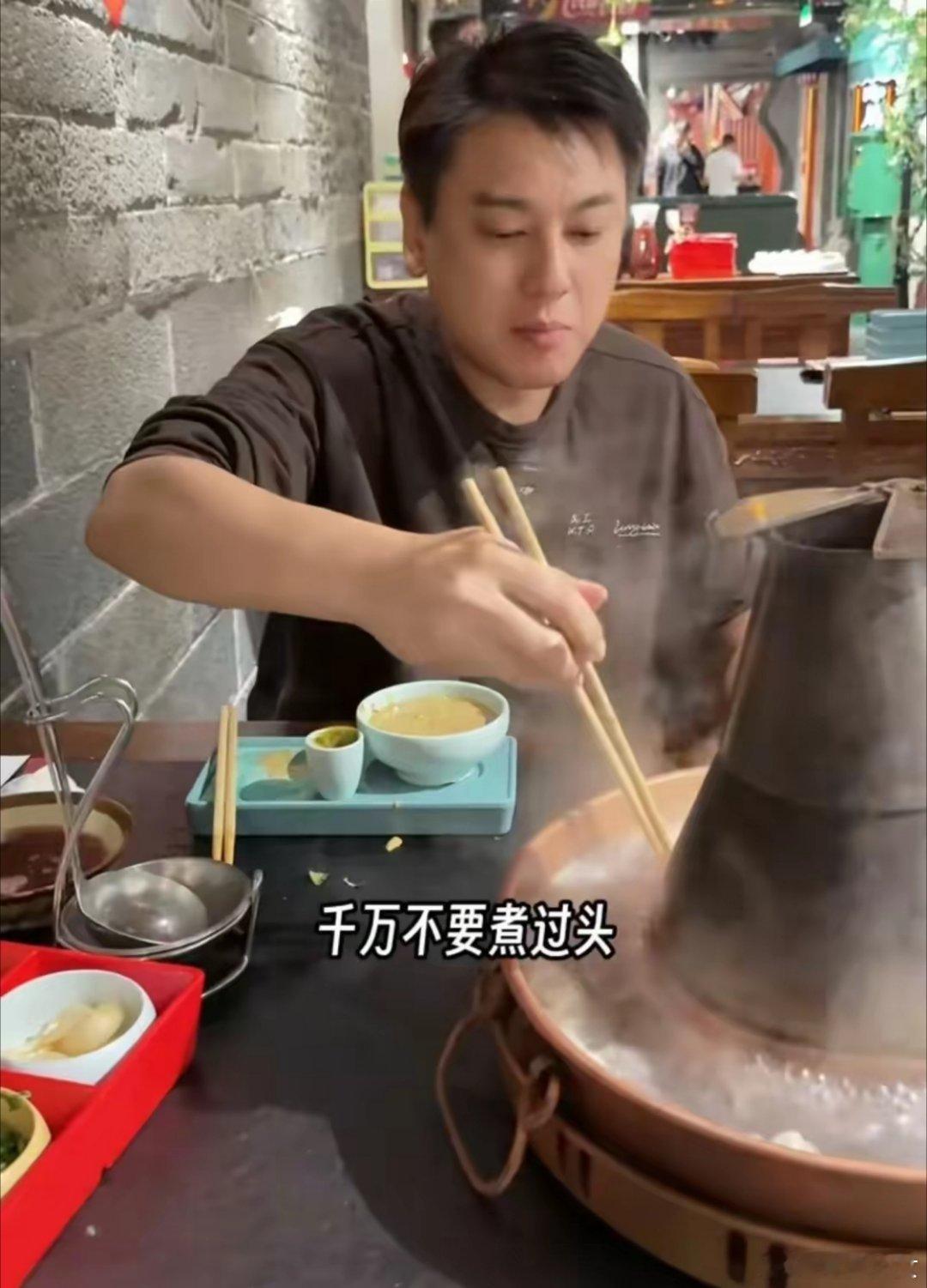 朱孝天首谈大S离世落泪朱孝天在直播的时候谈到了大S，并且激动落泪！大S是贯穿F4