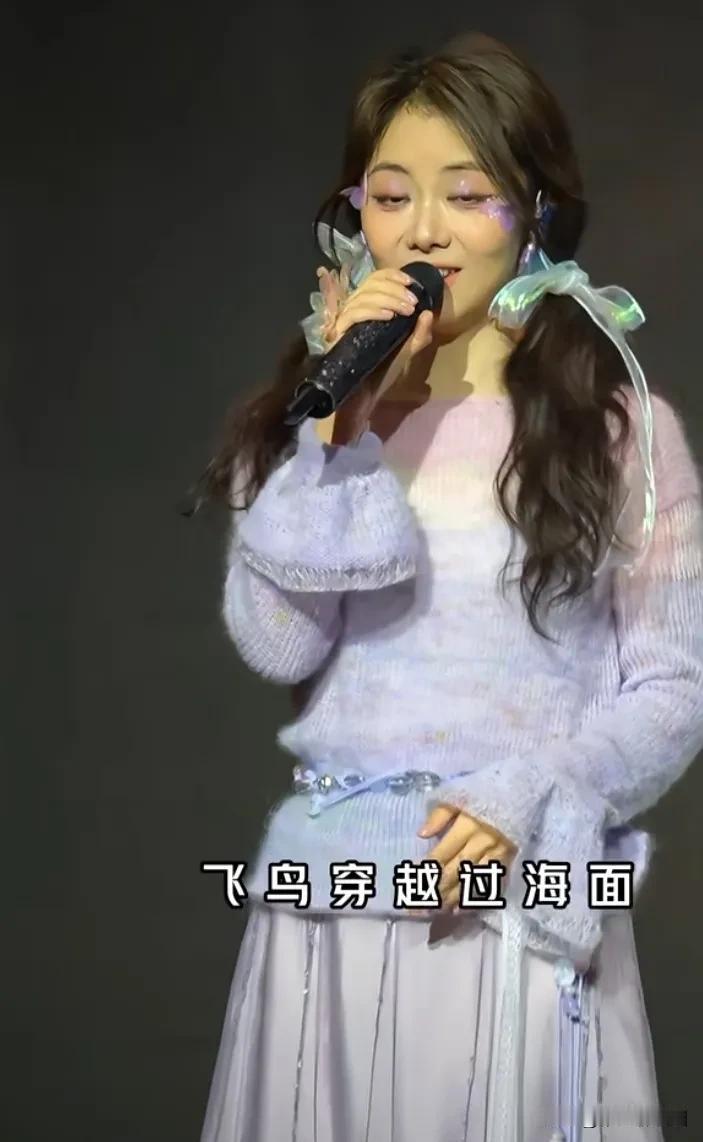 谭松韵北京见面会，清唱《亲爱的你啊》太好听了，原来谭松韵唱歌这么好听！一直记得她