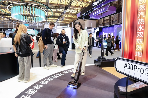 标准破局，技术领航：AWE2026落幕，石头重新定义家庭地面清洁