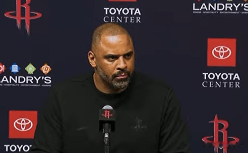 乌度卡谈杜兰特：

“KD打球很合理。”

“他不会为了纪录而瞎打。”

“他非