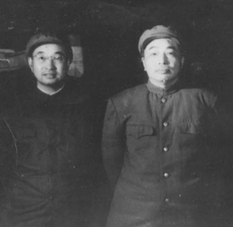 抗战时期，一天，陈赓用白水萝卜招待彭老总，自己却躲在房间大口吃肉，彭德怀：“好你