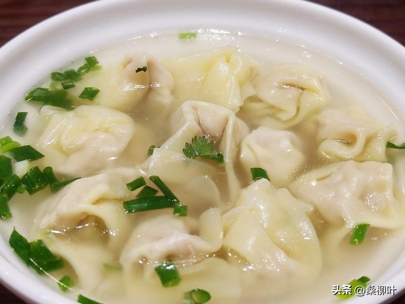 鸡汤馄饨

1. 所谓光芒，不过是熬夜熬出的黑眼圈；逆袭？债还完了而已。
2. 