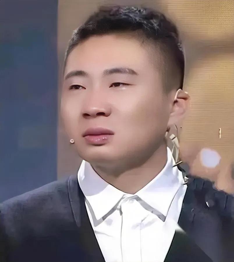 江苏高二男孩

接连痛失至亲

去了趟小姑家后，整个人彻底翻盘。

这个叫许宝宝