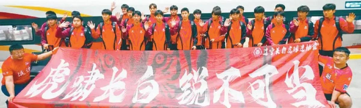 延边队首轮射了20脚门，一个没进。比赛刚结束，教练组就被宣布下课。接手的是个韩国