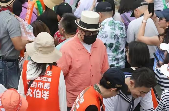 1.台湾的艺人是可以来大陆工作的，但是大陆的艺人不能到台湾工作，没有大陆的市场，
