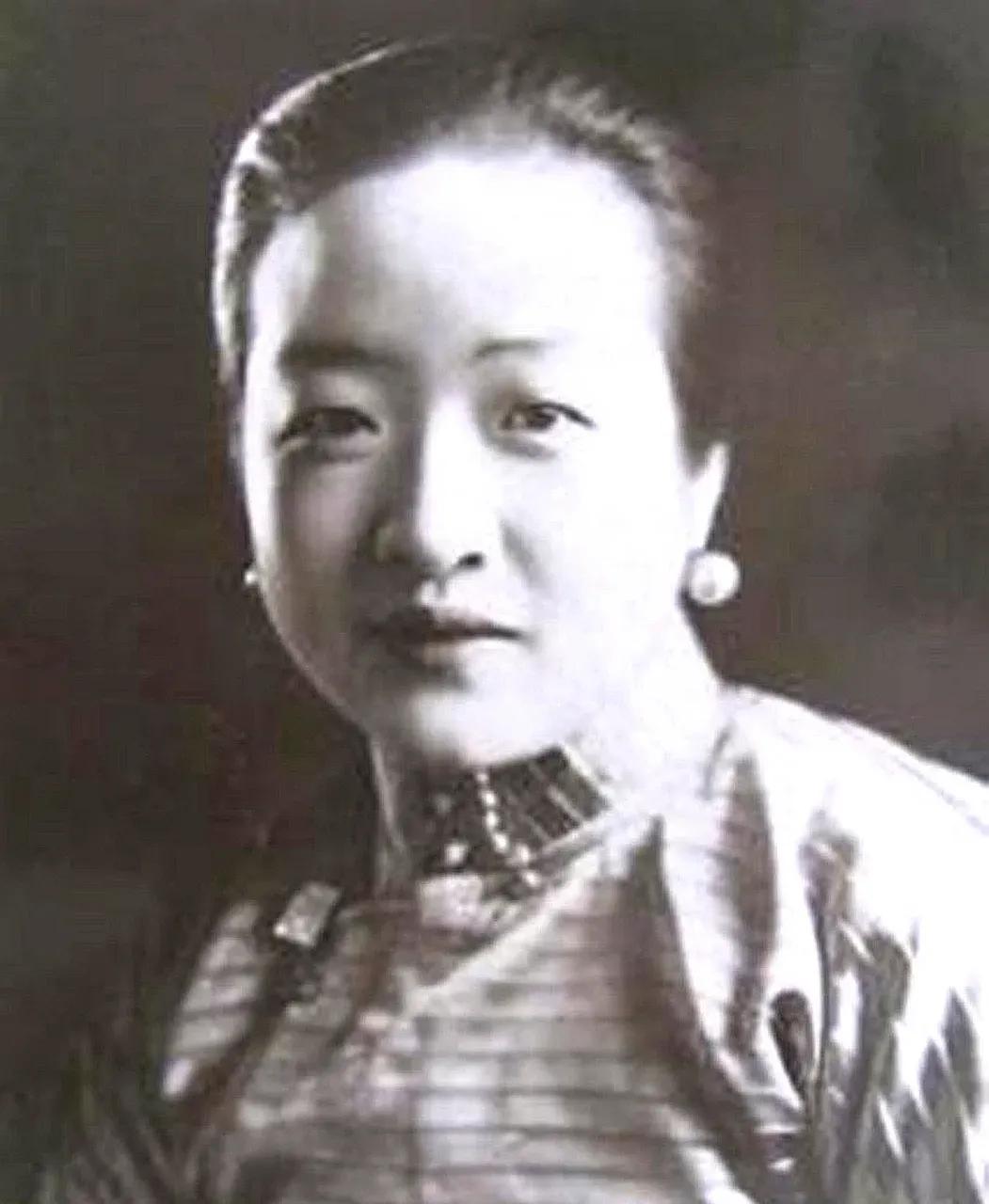 抗战胜利后，宋子文看到昔日恋人盛爱颐，深情地对她说：“好久不见，你还好吗？”谁知