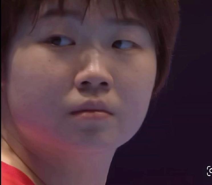 小曼姐输了！淘汰赛果然不好打！这样的话国乒女队1-1波兰女团！
第一盘，莎莎3-