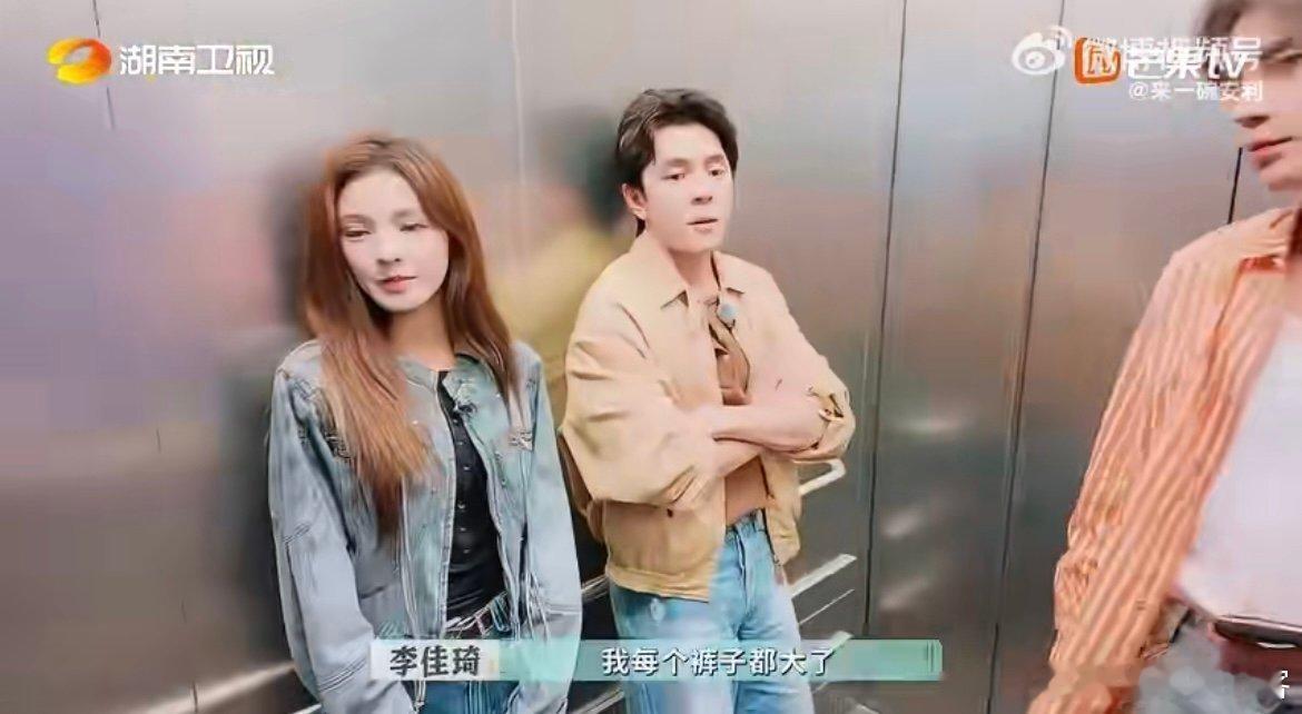 张予曦李佳琦毕雯珺搬货梦回第一天 清点、搬运、运输分工明确，三人配合默契到像演练