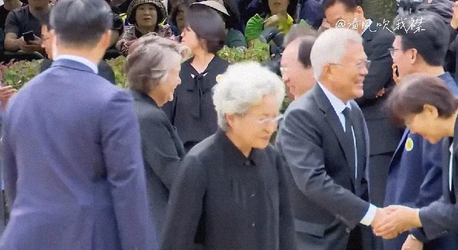李在明当选总统，任期5年，最大的赢家应该是文在寅。因为韩国总统都不得善终，文在寅