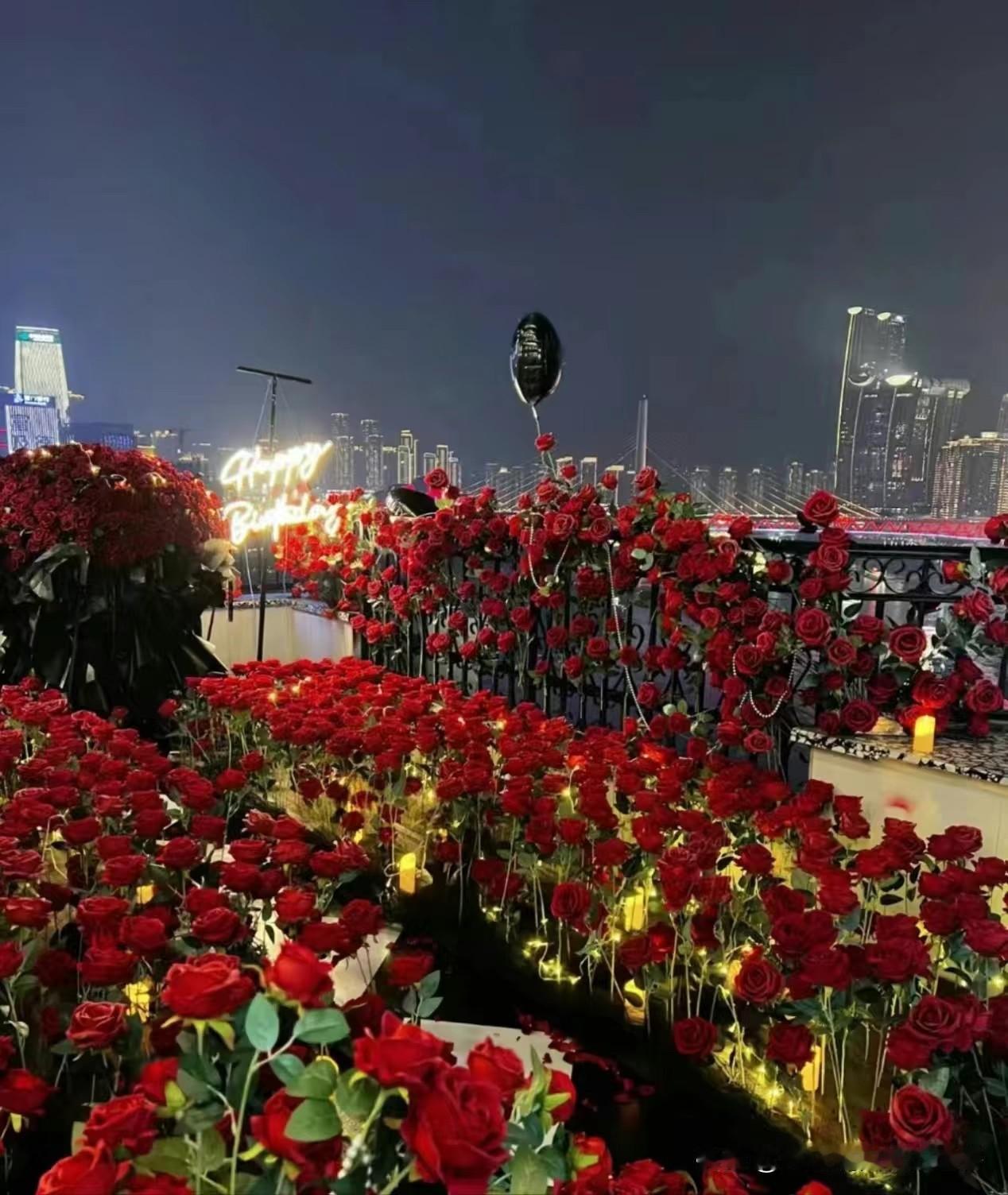 今年520，三个反常现象，折射了新的消费变化！
第一，鲜花罕见降价了。往年520
