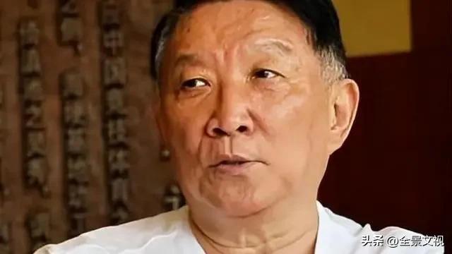 一场失败的比赛，引发球迷对教练的质疑，更引起球员选拔地域歧视，太不应该了。
  