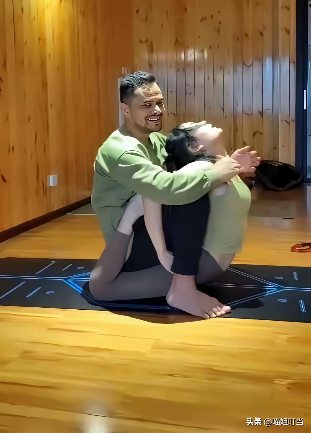 健身房也好，瑜伽馆也罢，我想诚心问问大家：你能接受一个伴侣之外的异性，如此亲密的