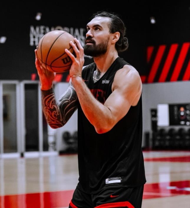 火箭队现在已经锁定了西部前6，这也意味着，即便未来6场他们全部输球，火箭队也能轻