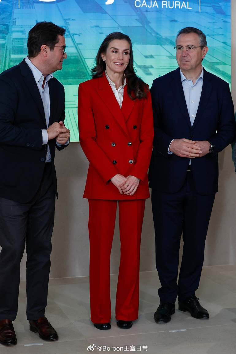 西班牙王室 3月10日， 莱后在El Ejido市参观“拉斯帕尔梅里利亚斯”实验