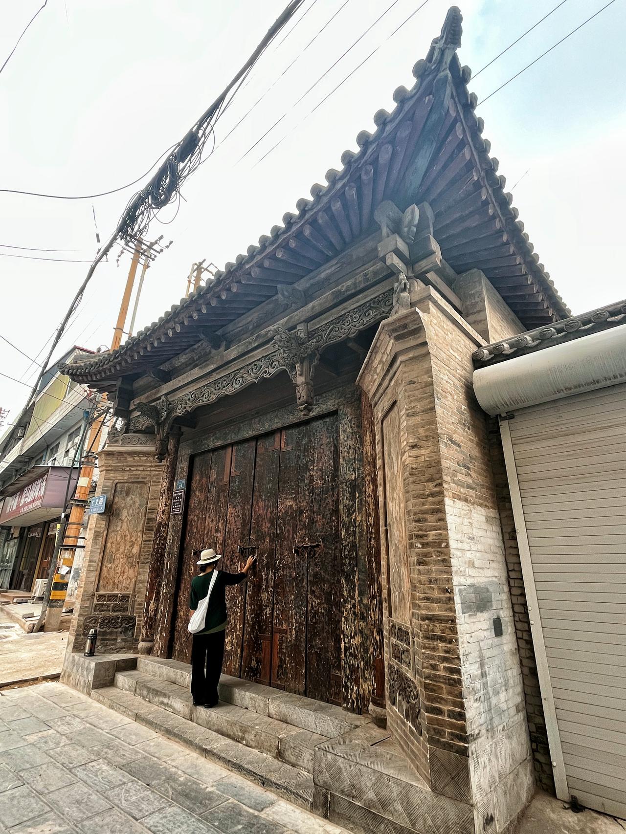 山西运城新绛三官庙
​元至正元年（1341年）始建，元代原构保留完整
现正殿内存