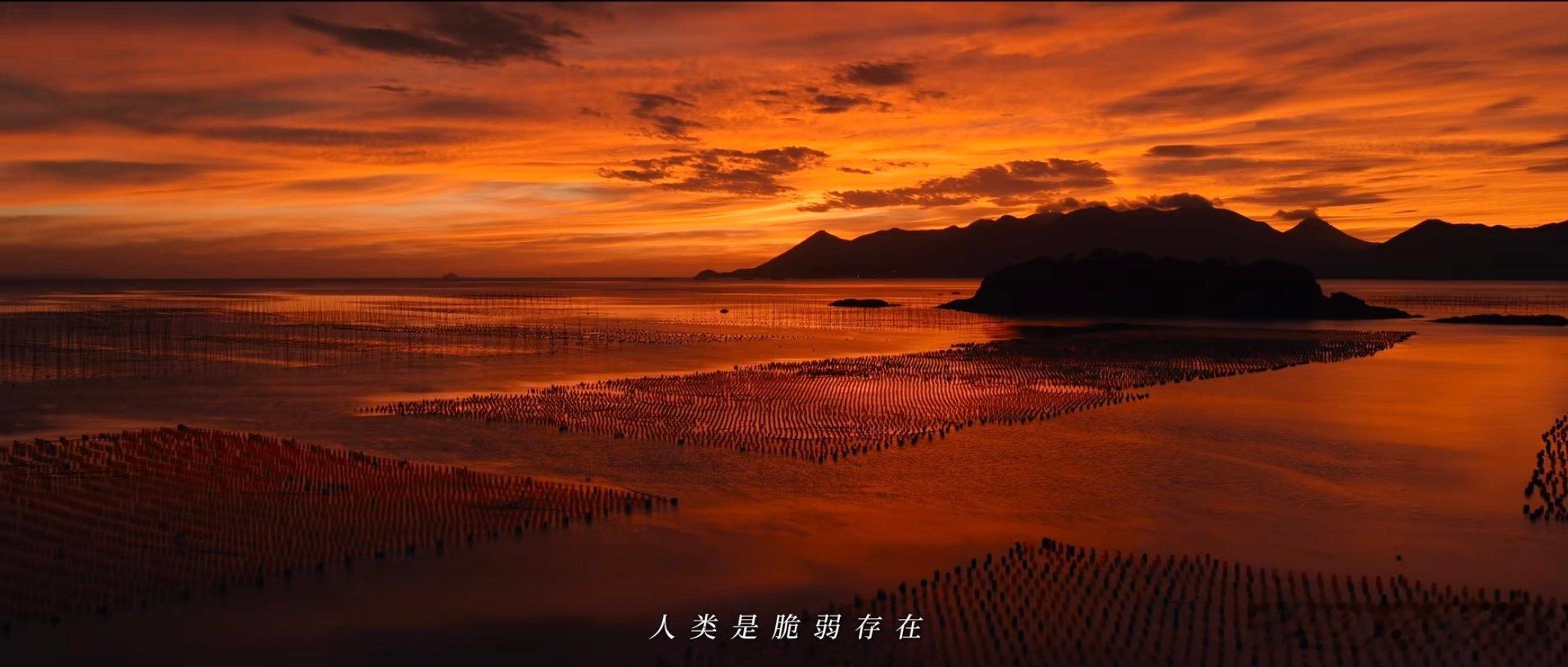 汪苏泷mv用了钱锟拍的画面 汪苏泷mv里我一眼认出了钱锟拍的 整支MV氛围感十足