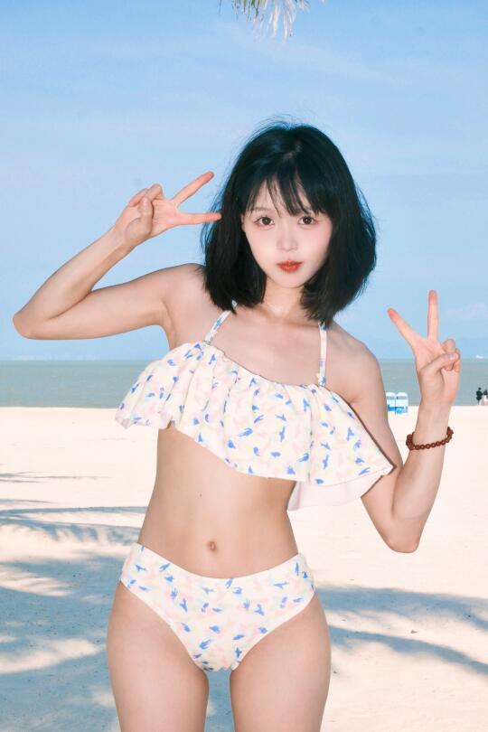 来海滩打卡了✌️｜夏日富士日系元气泳衣拍照
