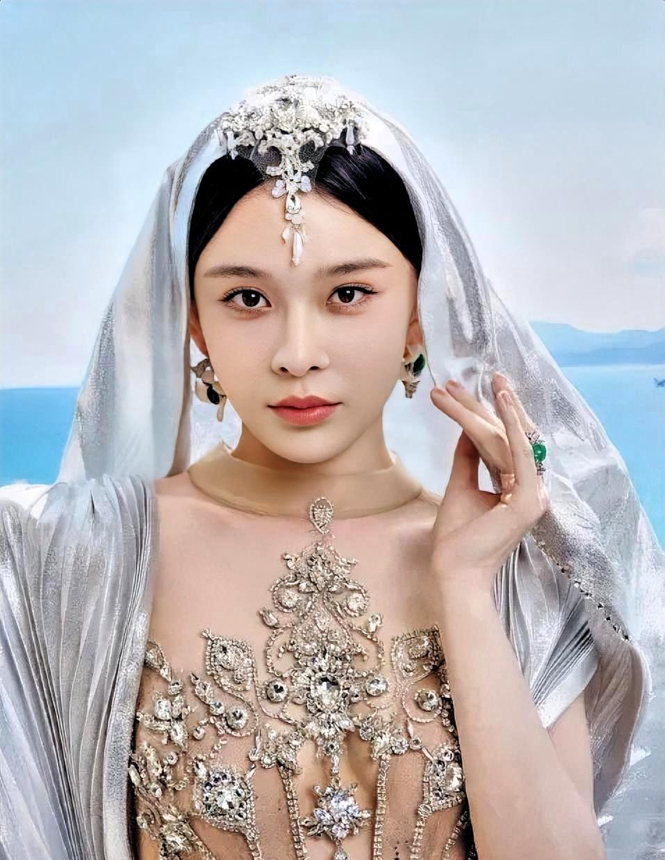赵樱子把脸上的填充物全融了。只剩假体鼻子回不去——那是她为“完美”交过的智商税，