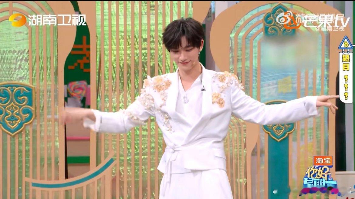撩人的事丁程鑫顺手就做了 谁懂啊！丁程鑫的柠檬叉舞台直接封神，动作流畅又带感，帅