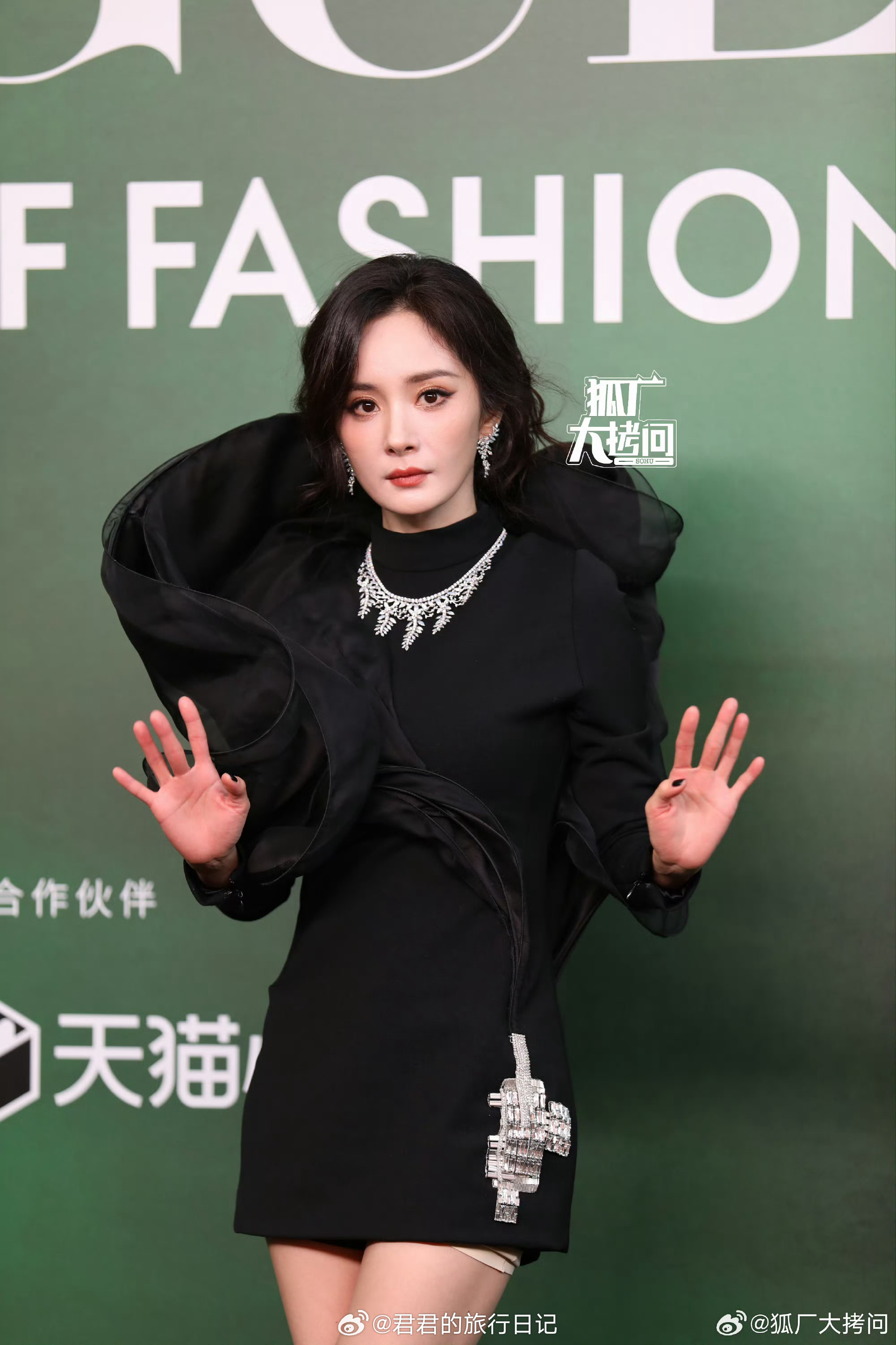 杨幂出席vogue20周年的盛典，她也是主编刘冲的多年好友了～ ​​​