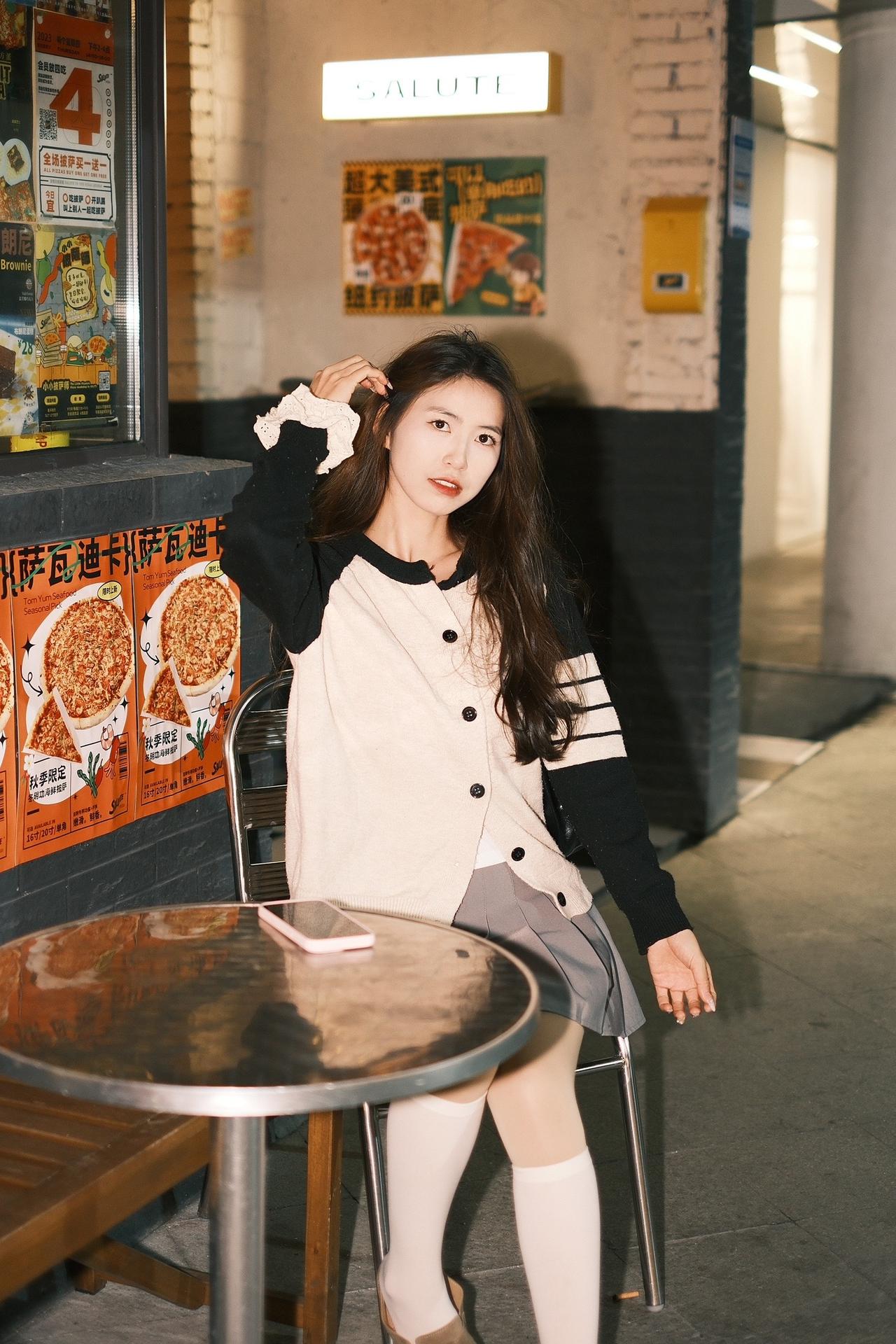 这家披萨太好吃了！#自由感拍摄风格真的绝了 #你一定也是某个人翘首以盼的惊喜 #