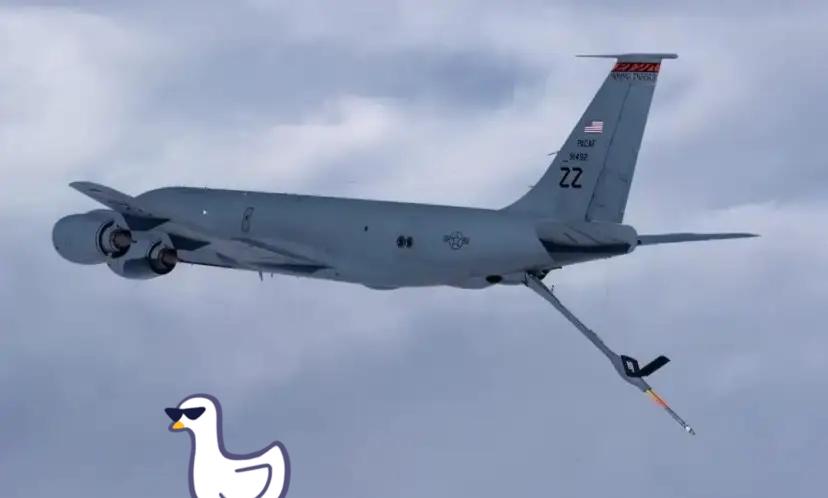 加油机坠毁战斗机该怎么办。
伊朗称一架美军加油机在伊拉克西部被抵抗组织导弹击落，