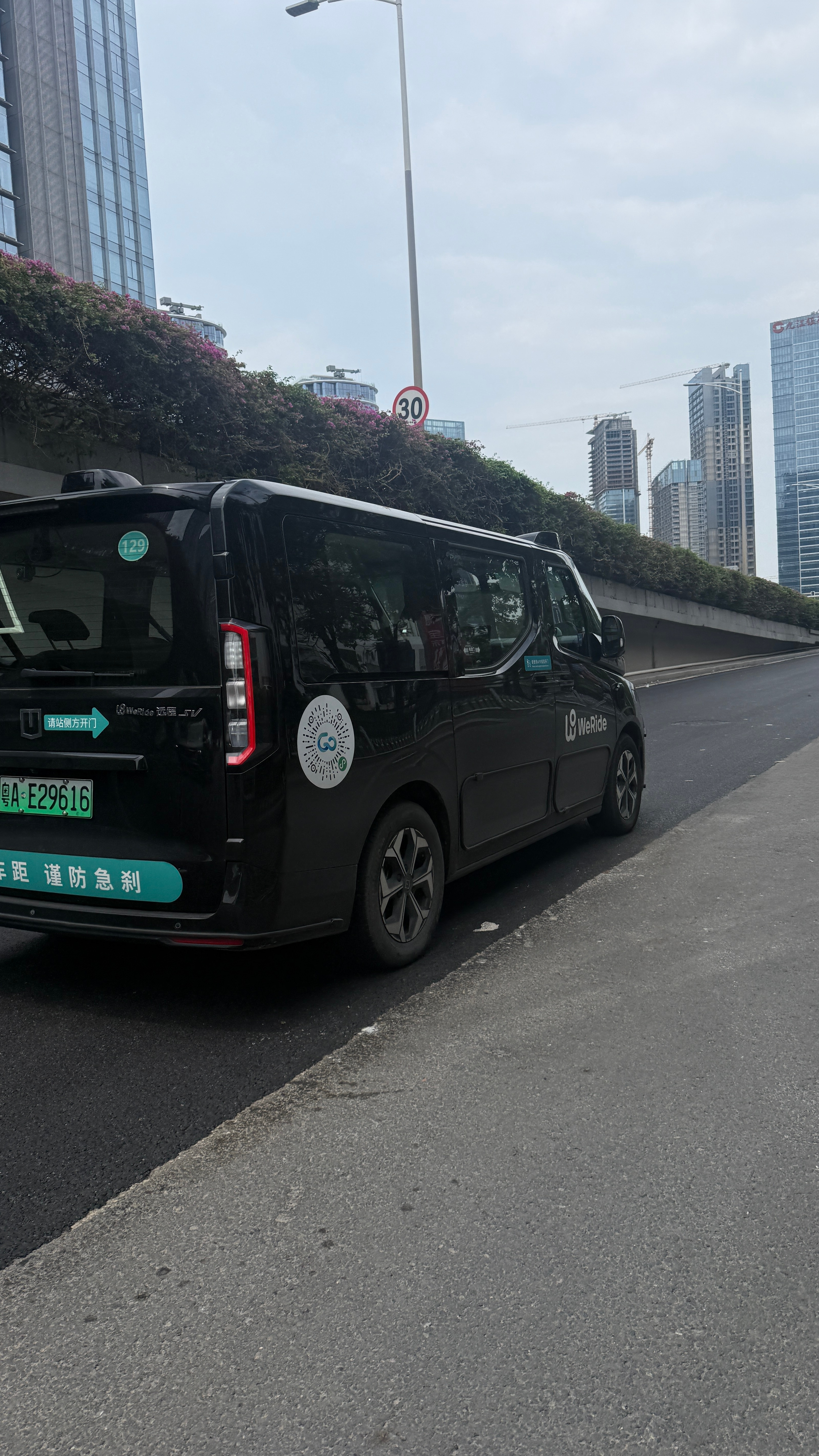 吉利远程与自动驾驶公司文远知行 （WeRide）深度合作，推出了前装量产的Rob
