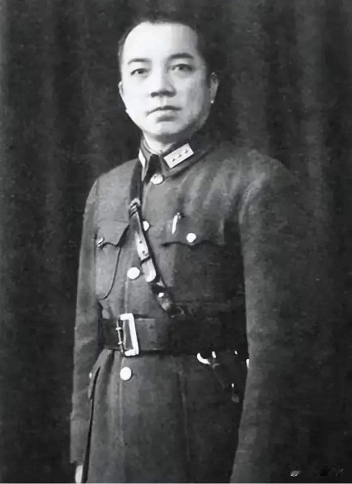 关于李济深的十个冷知识：
1、李济深少年时就读于梧州中西学堂，是同盟会元老胡汉民