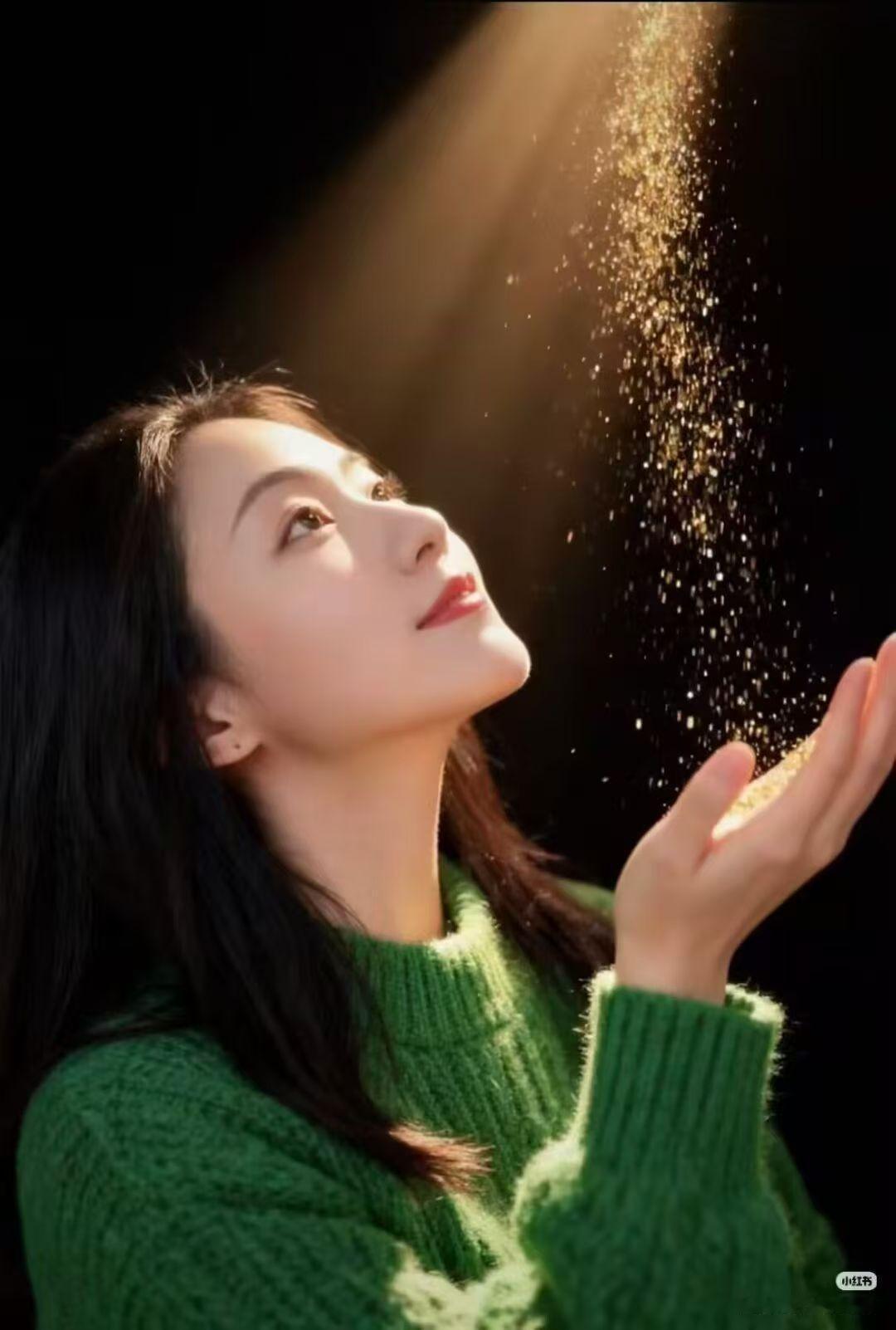 天净沙·素心 
清欢寂静烟霞，
素心简影生涯。
不向红尘喧哗。
无风无浪，
自守