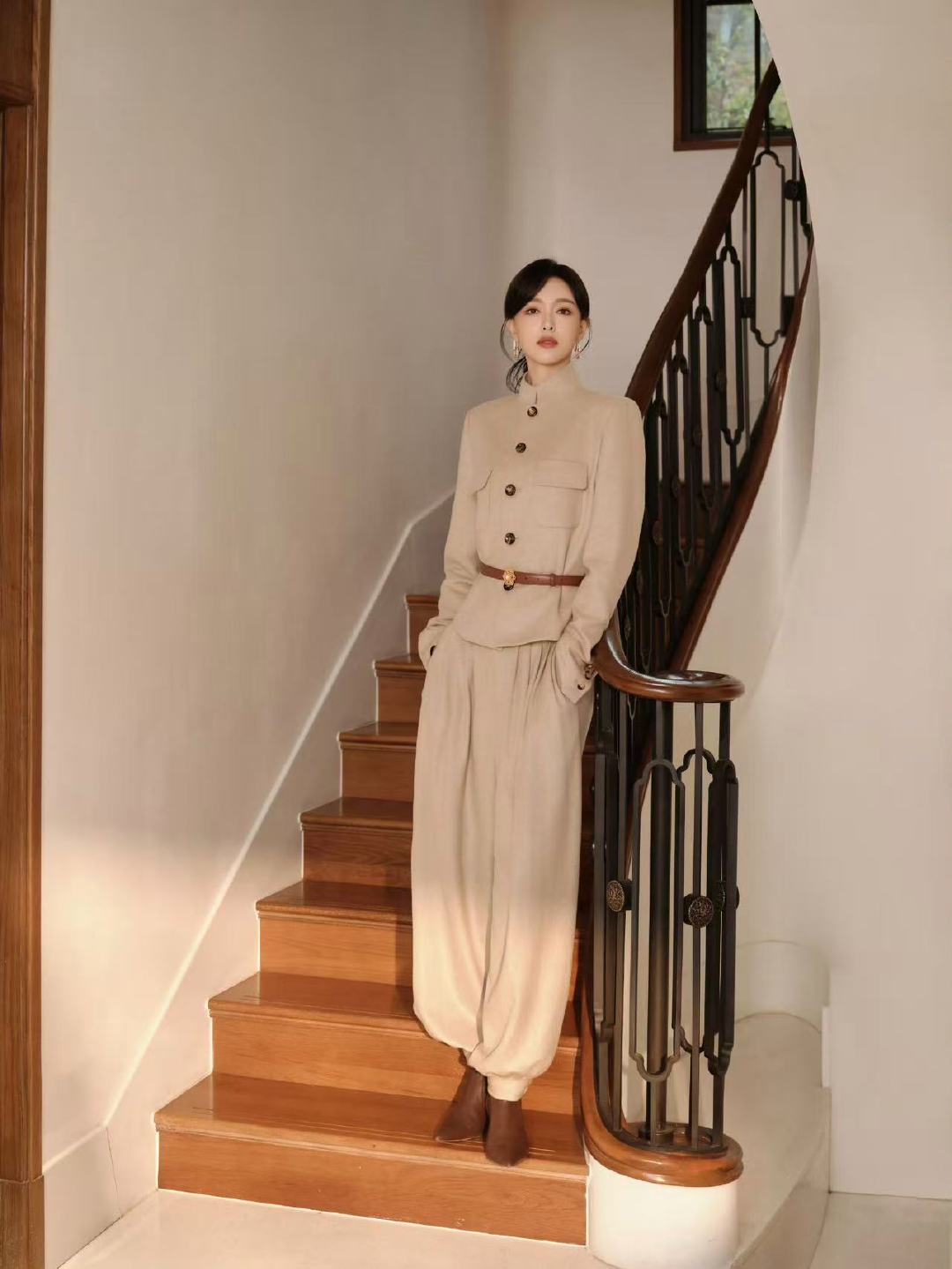 唐嫣唐嫣卡其色立领套装唐嫣上海时装周大秀优雅女人～ 