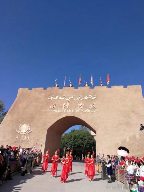 想去新疆旅游,哪些地方可去?
好风景都在北疆
第一条线：巩乃斯林场-那拉提空中草