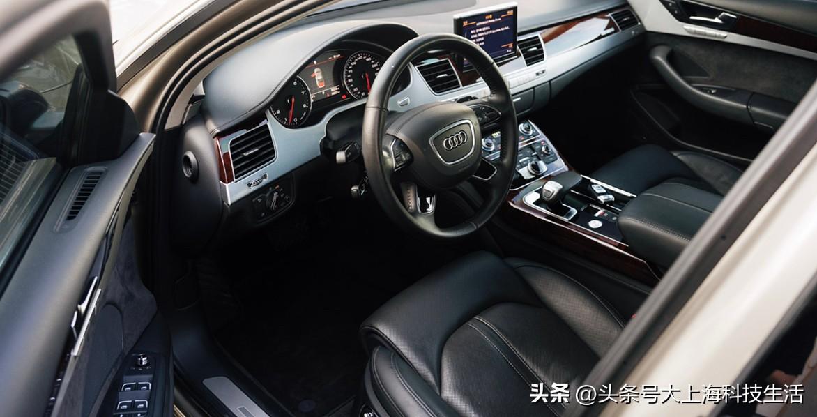 奥迪A8L D4 50TFSI

“以划时代的完美，改变审美”

这是2010年