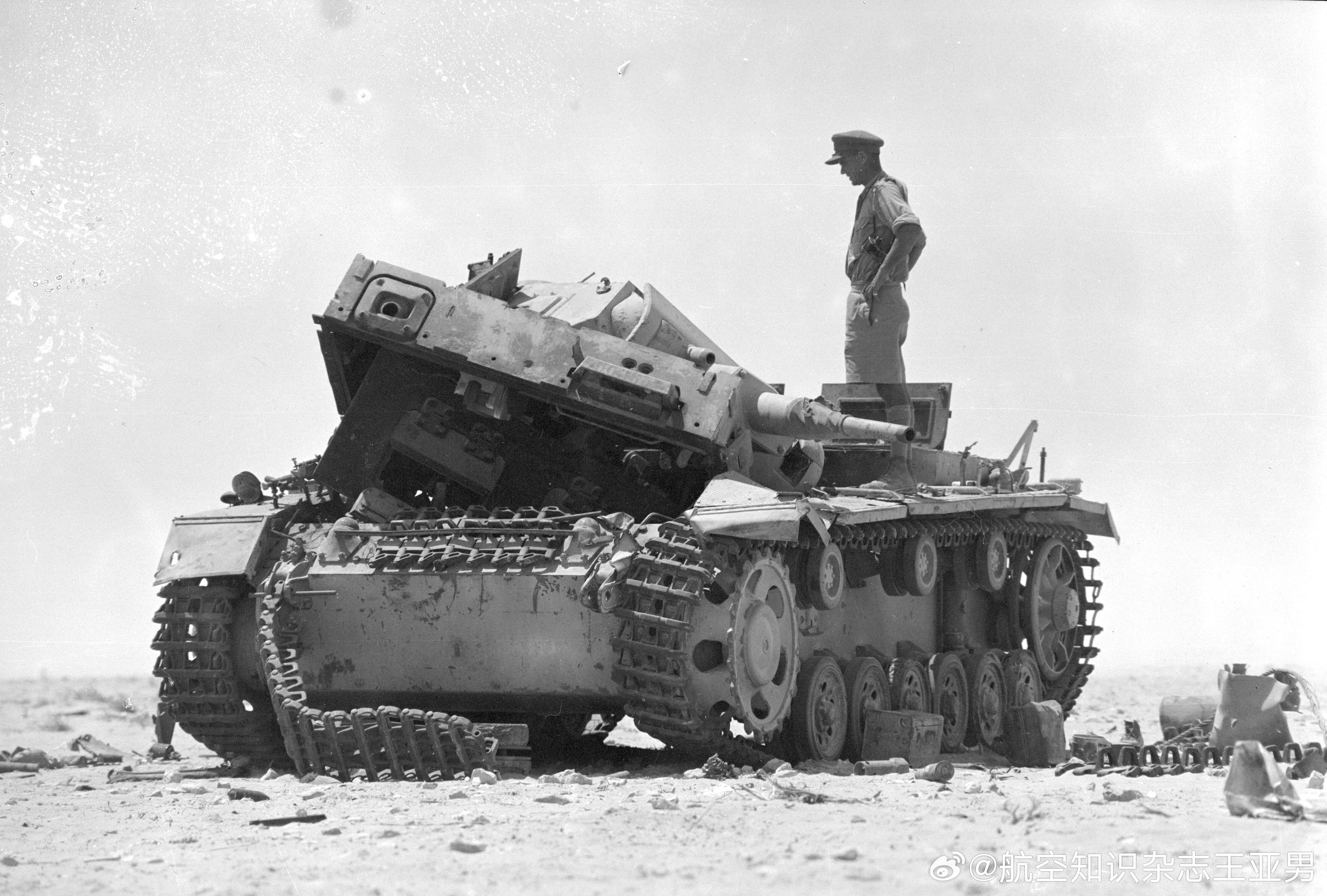 1942年9月15日北非战役中被击毁的纳粹德国非洲军团Pz III型坦克，招呼它