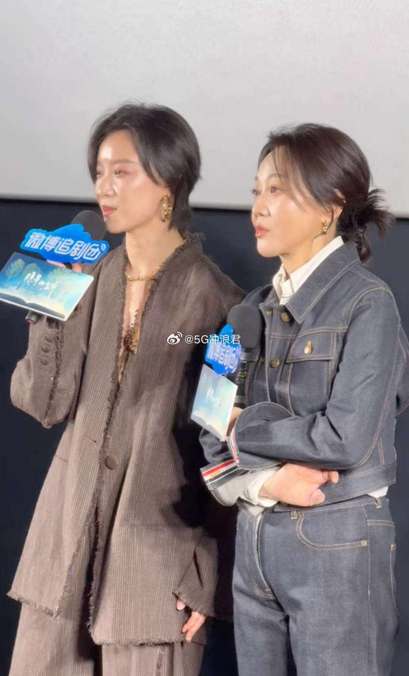 倪妮戏外还会喊闫妮妈妈隐身的名字 戏里是虐心母女，戏外是暖心搭档，倪妮一声妈妈喊