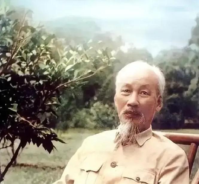 1960年胡志明当着毛主席的面点名要请“叶老”去越南，毛主席愣了一下才反应过来：